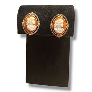 Vintage Cameo Screwback Earrings